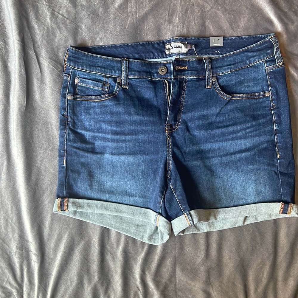 Women’s torrid super soft midrise 5 pocket shorts size 14 new with tags